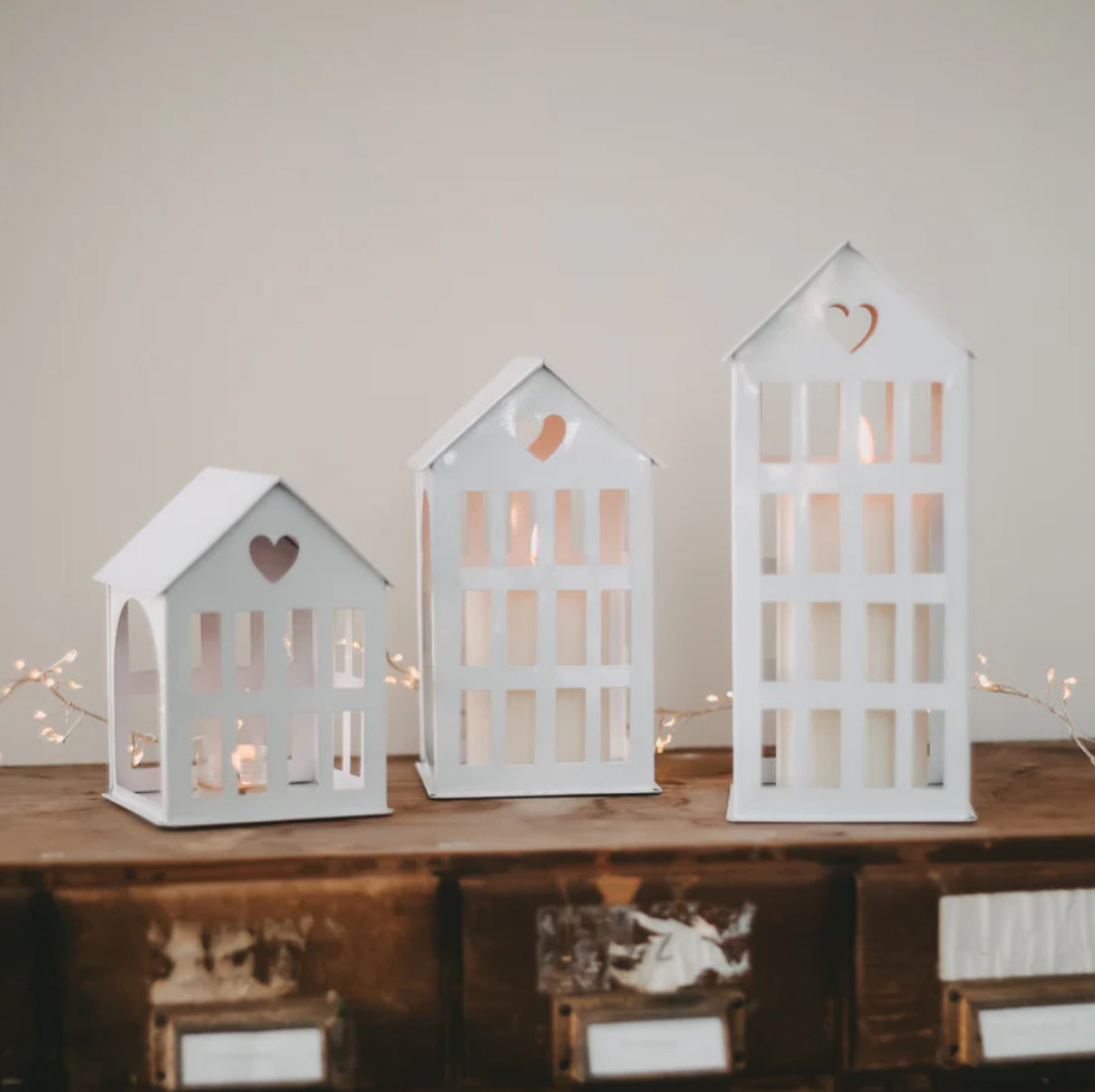 Metallhaus groß weiß